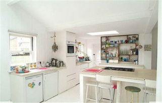 成都(dou)裝飾公司純(chun)白(bai)配多彩，打(da)造美(mei)麗(li)的田(tian)園(yuan)混(hun)搭風(feng)裝飾工程設計(ji)