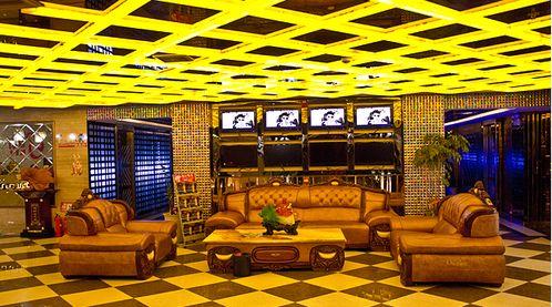 重(zhong)慶(qing)KTV裝修設(she)計(ji)公司(si) 打(da)造沈(chen)浸式(shi)娛(yu)樂(le)空間的裝飾工程藝術(shu)
