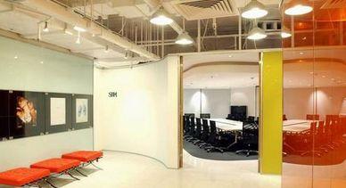 淮南辦(ban)公室裝修設(she)計(ji) 打(da)造高(gao)效(xiao)與(yu)美(mei)學(xue)的現代(dai)辦公空(kong)間